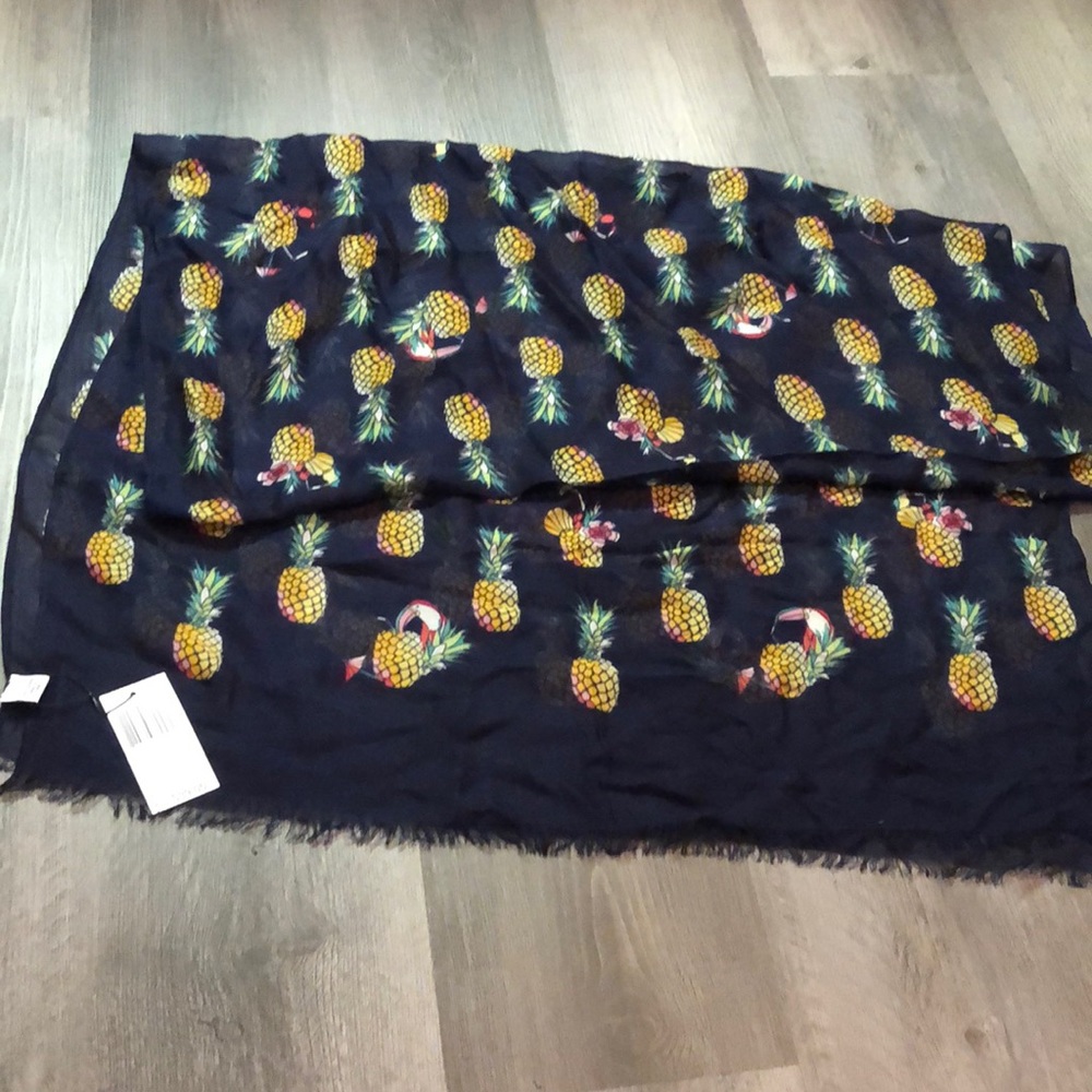 Vera Bradley Soft Fringe Scarf 100% Rayon Toucan Party Print 30”W x 72” L NWT